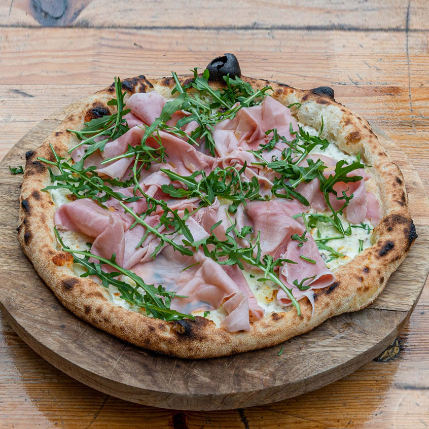 Campagnarde, Crème fraîche, mozzarella, jambon, champignons, reblochon, roquette, noix