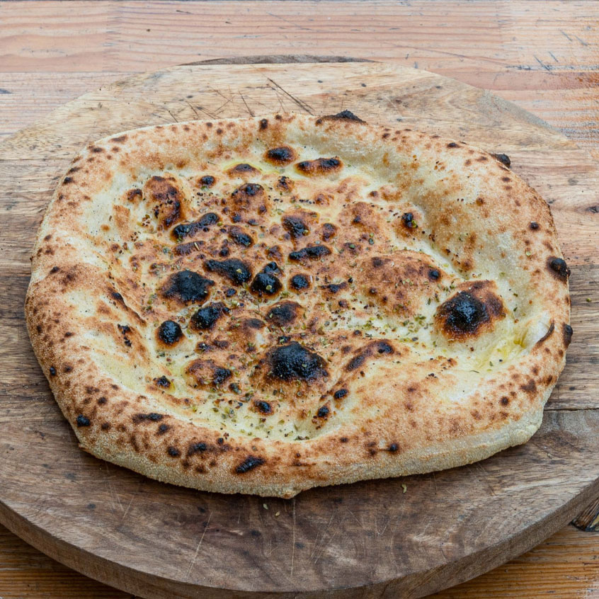 Focaccia pizza à l'huile d'olive et origan